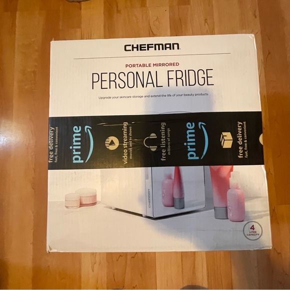 BRAND NEW Chefman portable mirrored personal fridge - Picture 3 of 4